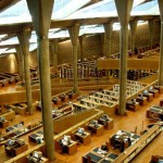 La biblioteca di Alessandria d’Egitto ricostruita nel 2002 sulle rovine dell’antica biblioteca del III sec a.C.